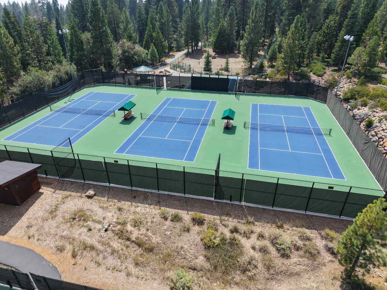 Tennis court facility
